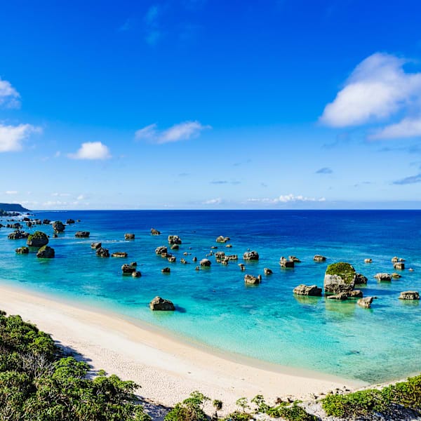 Tokyo to Okinawa: Zwischen Skyline & Sonneninsel